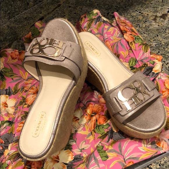 Coach! Comfortable! Size 6.5 - Picture 1 of 4
